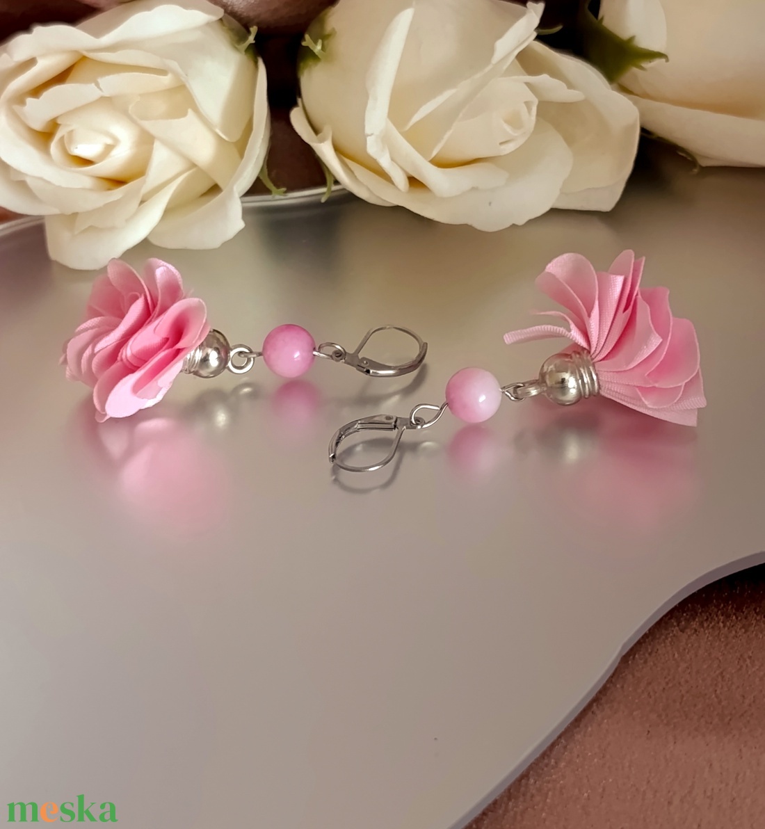 Rózsa jáde és textilvirág lógós nemesacél fülbevaló - ékszer - fülbevaló - lógó fülbevaló - Meska.hu