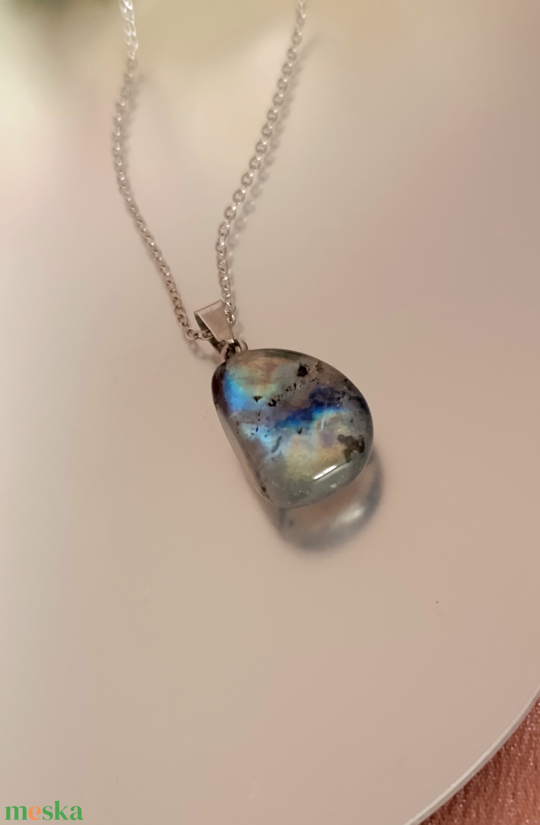 Labradorit medál nemesacél nyakláncon - ékszer - nyaklánc - medálos nyaklánc - Meska.hu
