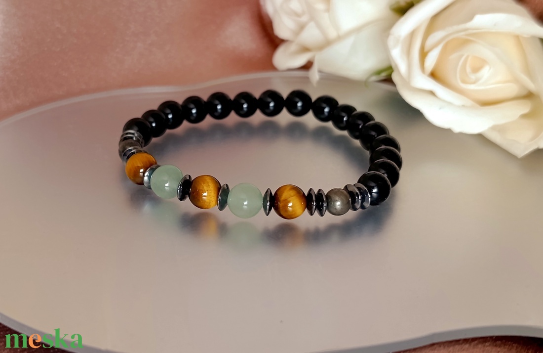 Bőségtudat férfi ásványkarkötő tigrisszemmel, aventurinnal, pirittel, hematittal és ónixszal - ékszer - karkötő - ásványkarkötő - Meska.hu