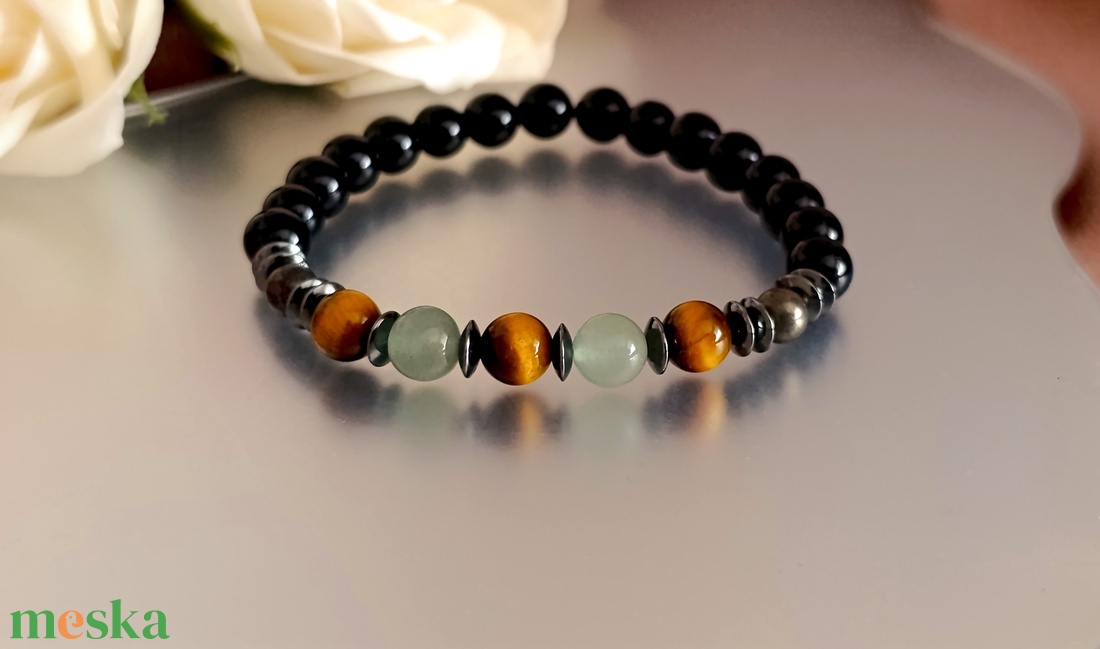 Bőségtudat férfi ásványkarkötő tigrisszemmel, aventurinnal, pirittel, hematittal és ónixszal - ékszer - karkötő - ásványkarkötő - Meska.hu