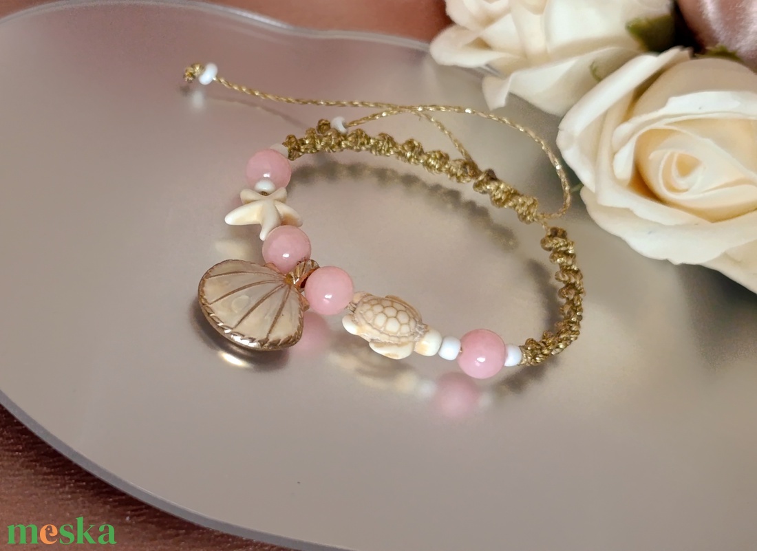 Nyári állítható karkötő jádeval, tengeri csillaggal, kagylóval és teknőssel - ékszer - karkötő - fonott karkötő - Meska.hu