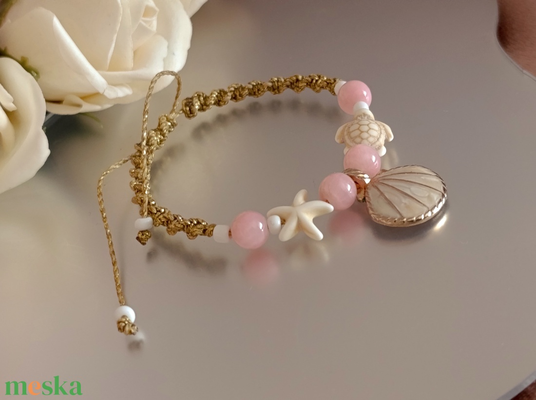 Nyári állítható karkötő jádeval, tengeri csillaggal, kagylóval és teknőssel - ékszer - karkötő - fonott karkötő - Meska.hu
