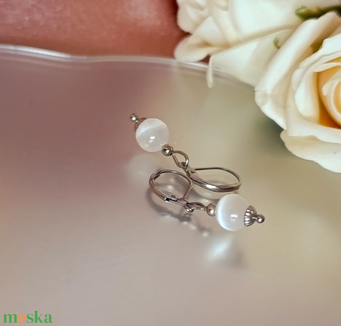 Tisztító - Fényemelő - Nyugtató szelenit fülbevaló nemesacél kapoccsal - ékszer - fülbevaló - lógó fülbevaló - Meska.hu