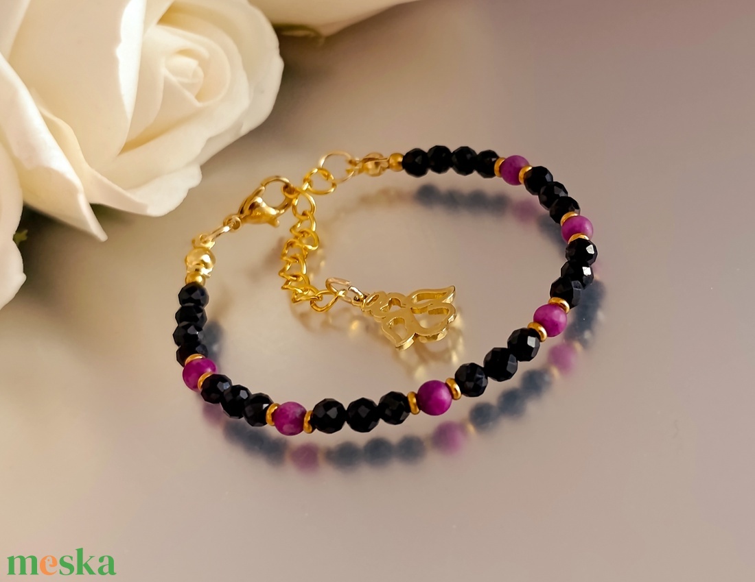 Védelem - lelki erő - átalakulás � fekete turmalin és csaroit karkötő angyal medállal - ékszer - karkötő - ásványkarkötő - Meska.hu