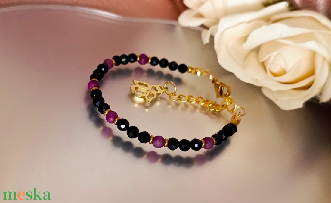 Védelem - lelki erő - átalakulás � fekete turmalin és csaroit karkötő angyal medállal - ékszer - karkötő - ásványkarkötő - Meska.hu