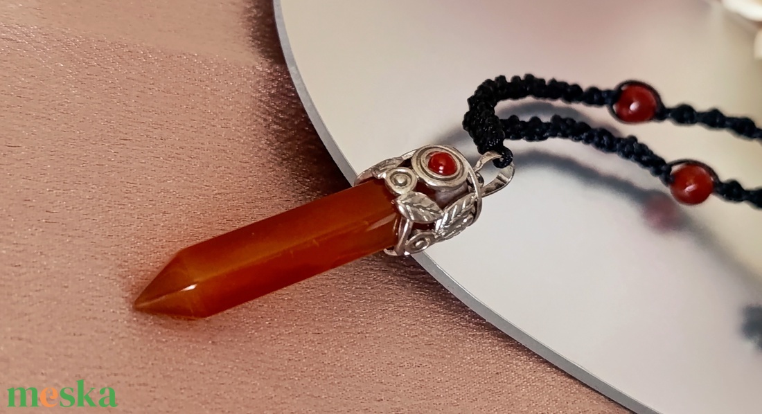 Karneol csúcsmedál nyaklánc - ékszer - nyaklánc - hosszú nyaklánc - Meska.hu