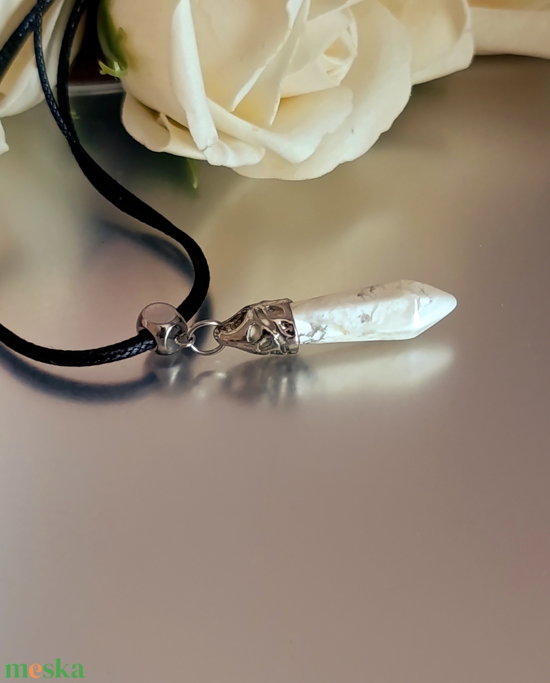 Nyugalom - tudatosság - lelki tisztaság � howlit csúcsmedál nyaklánc - ékszer - nyaklánc - medálos nyaklánc - Meska.hu