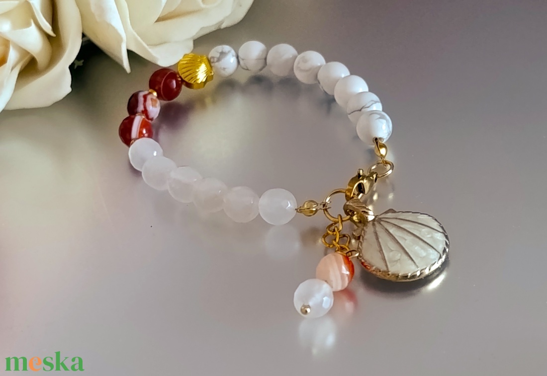 Nyári harmónia - vitalitás - nyugalom � achát és howlit karkötő kagyló medállal - ékszer - karkötő - ásványkarkötő - Meska.hu
