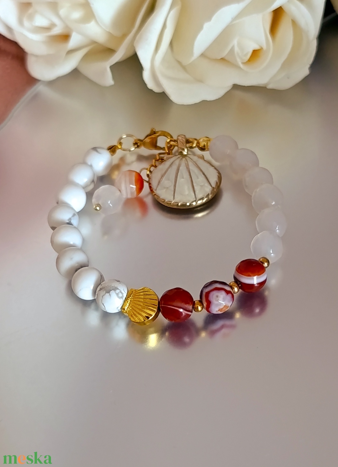 Nyári harmónia - vitalitás - nyugalom � achát és howlit karkötő kagyló medállal - ékszer - karkötő - ásványkarkötő - Meska.hu
