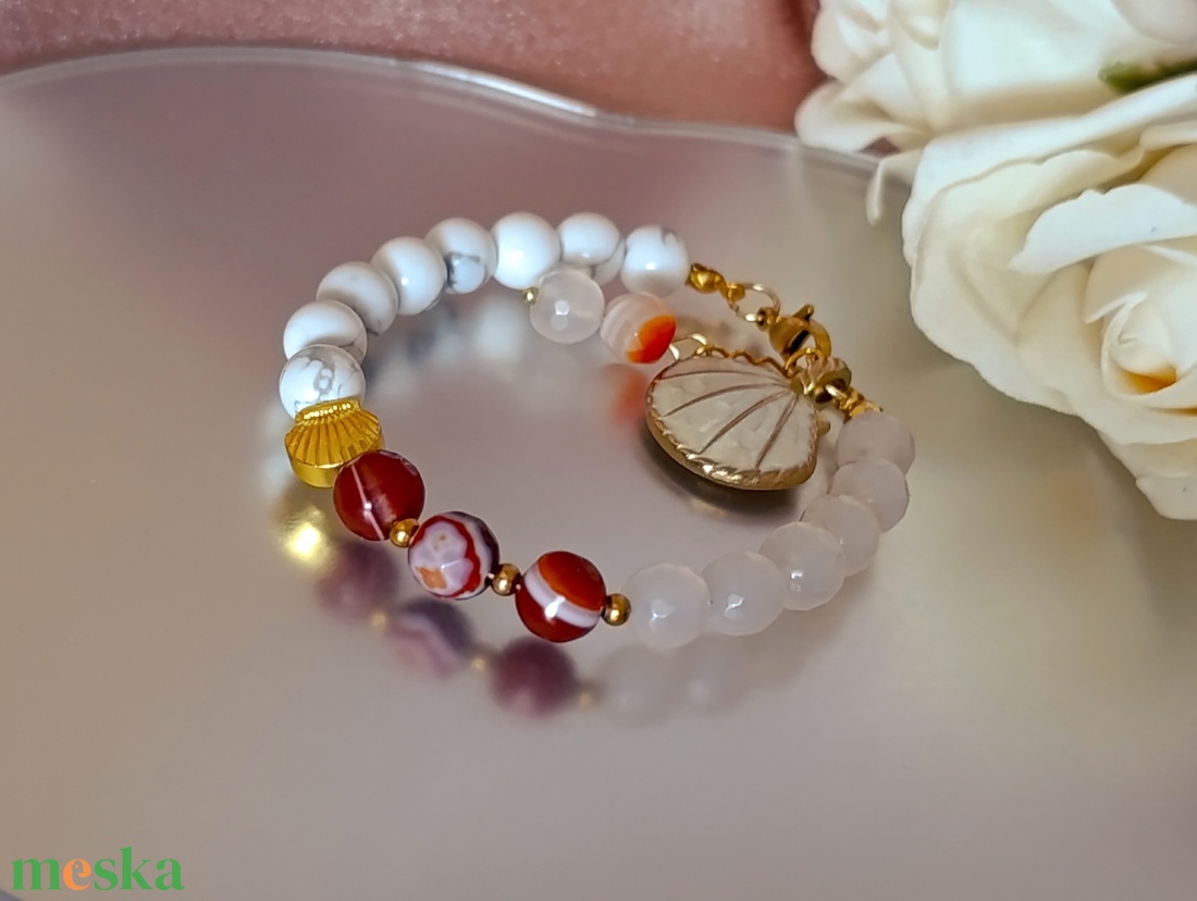 Nyári harmónia - vitalitás - nyugalom � achát és howlit karkötő kagyló medállal - ékszer - karkötő - ásványkarkötő - Meska.hu