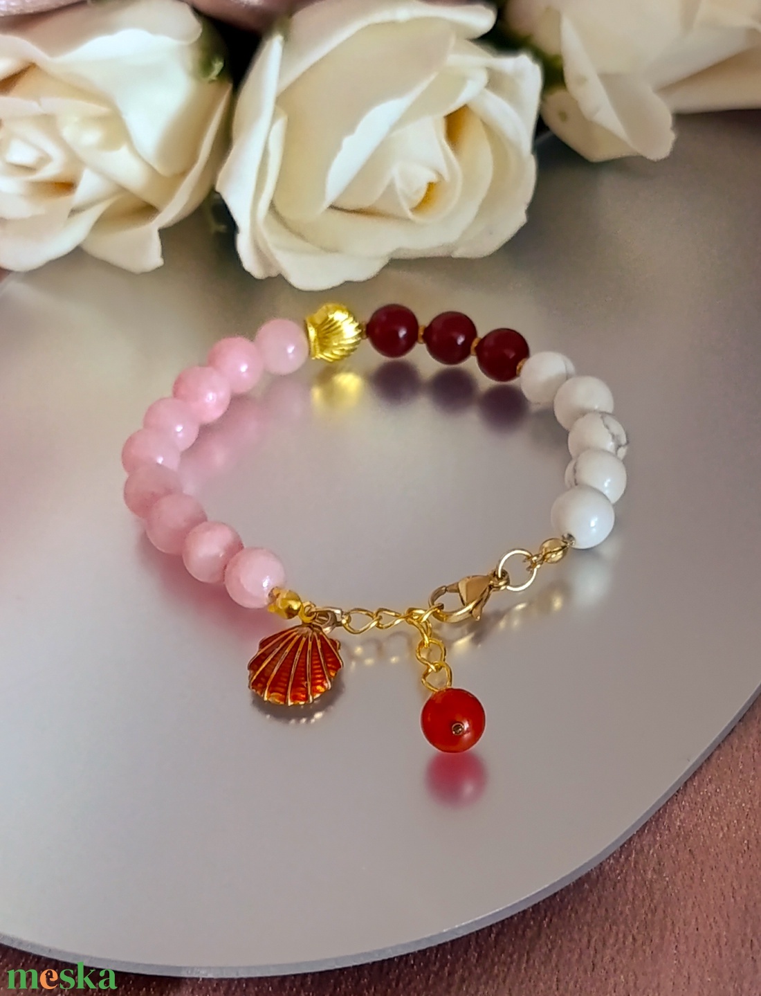 Életöröm - női energia - nyári könnyedség � karneol, rózsaszín jáde és howlit karkötő kagyló medállal - ékszer - karkötő - ásványkarkötő - Meska.hu