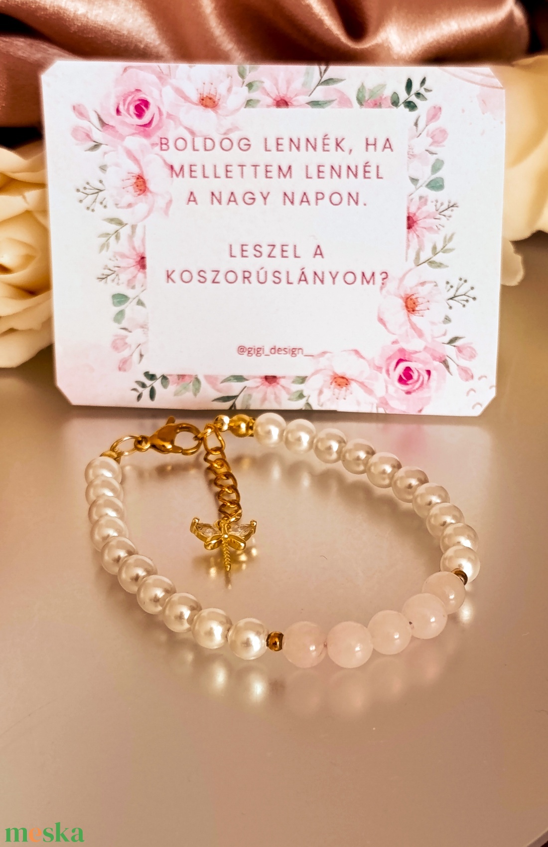 Rózsakvarc és kagylógyöngy kapcsos karkötő szitakötő medállal - koszorúslány felkérő - ékszer - karkötő - ásványkarkötő - Meska.hu