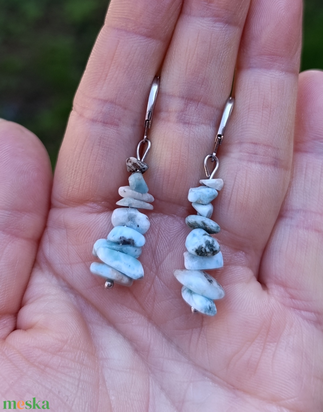 Larimár chips fülbevaló nemesacél biztonsági kapcson - ékszer - fülbevaló - lógó fülbevaló - Meska.hu