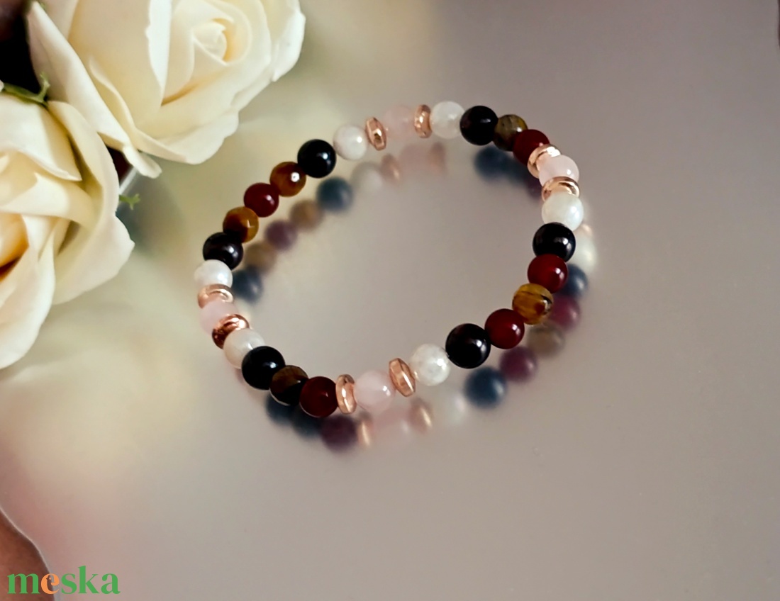 Női szervek ásványkarkötő karneollal, rózsakvarccal, gránáttal, tigrisszemmel és aura holdkővel - ékszer - karkötő - ásványkarkötő - Meska.hu