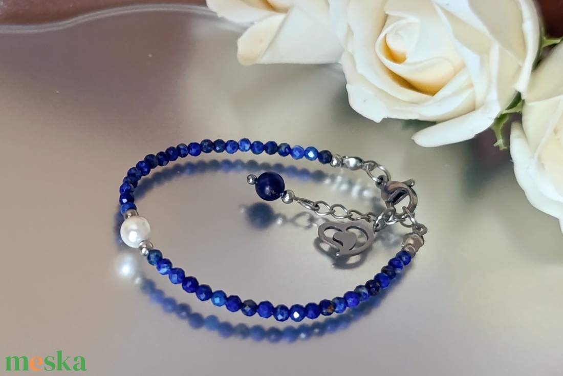 Harmónia - intuíció - tisztánlátás karkötő lapis lazulival és bevonatos kagylóhéj gyönggyel - ékszer - karkötő - ásványkarkötő - Meska.hu