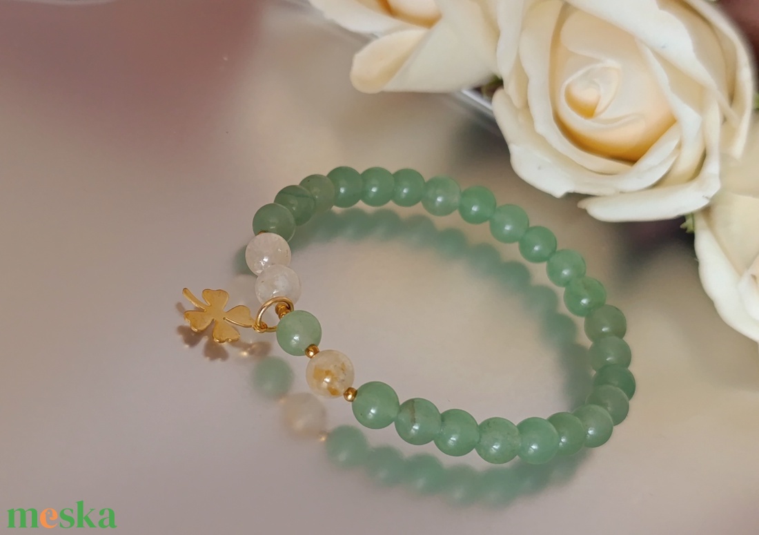 Bőségvonzó ásványkarkötő citrinnel és aventurinnal, lóhere medállal - ékszer - karkötő - ásványkarkötő - Meska.hu