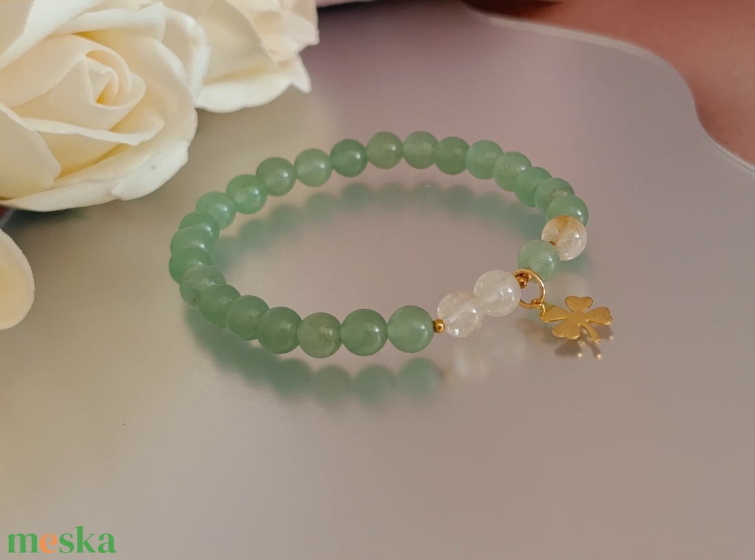 Bőségvonzó ásványkarkötő citrinnel és aventurinnal, lóhere medállal - ékszer - karkötő - ásványkarkötő - Meska.hu