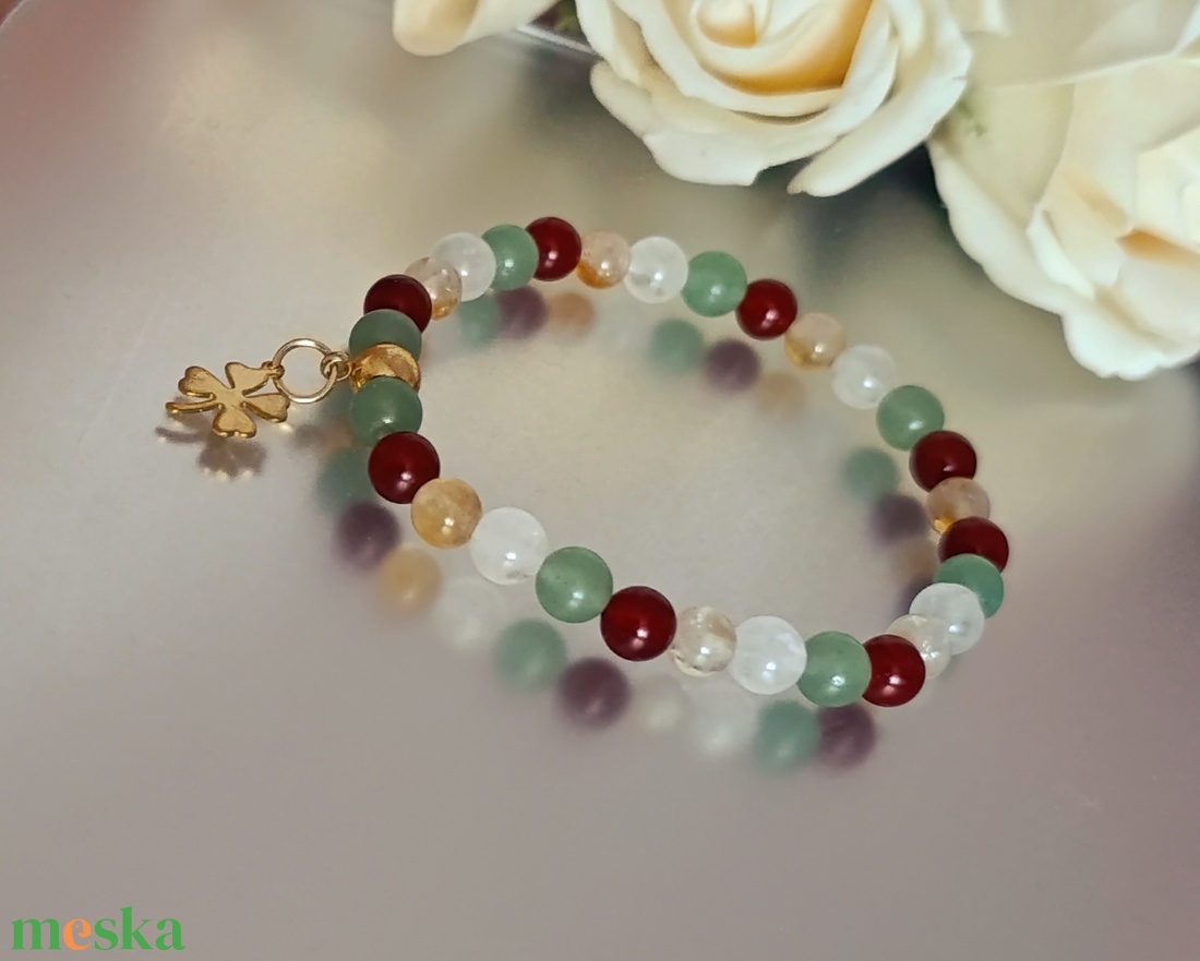 Szerencse és bőség ásványkarkötő citrinnel, aventurinnal, karneollal és hegyikristállyal, lóhere medállal - ékszer - karkötő - ásványkarkötő - Meska.hu