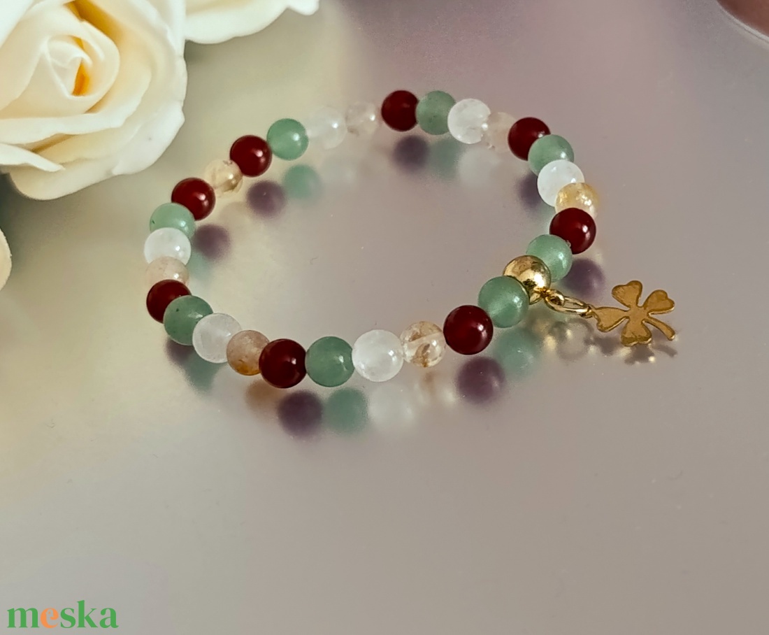 Szerencse és bőség ásványkarkötő citrinnel, aventurinnal, karneollal és hegyikristállyal, lóhere medállal - ékszer - karkötő - ásványkarkötő - Meska.hu