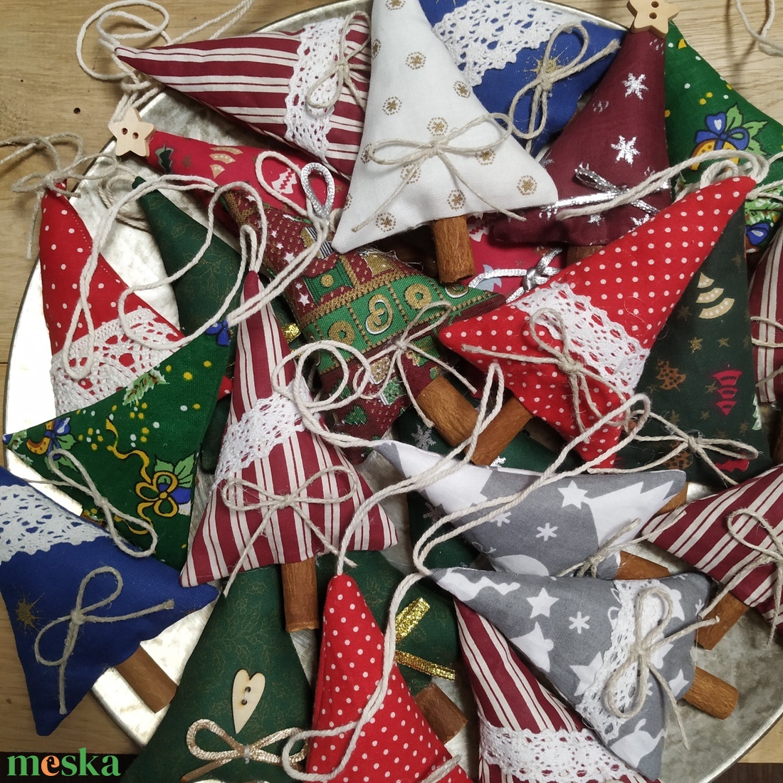 Textil fenyők fahéjjal. - karácsony - karácsonyi lakásdekoráció - karácsonyfadíszek - Meska.hu Textil fenyők fahéjjal. - karácsony - karácsonyi lakásdekoráció - karácsonyfadíszek - Meska.hu