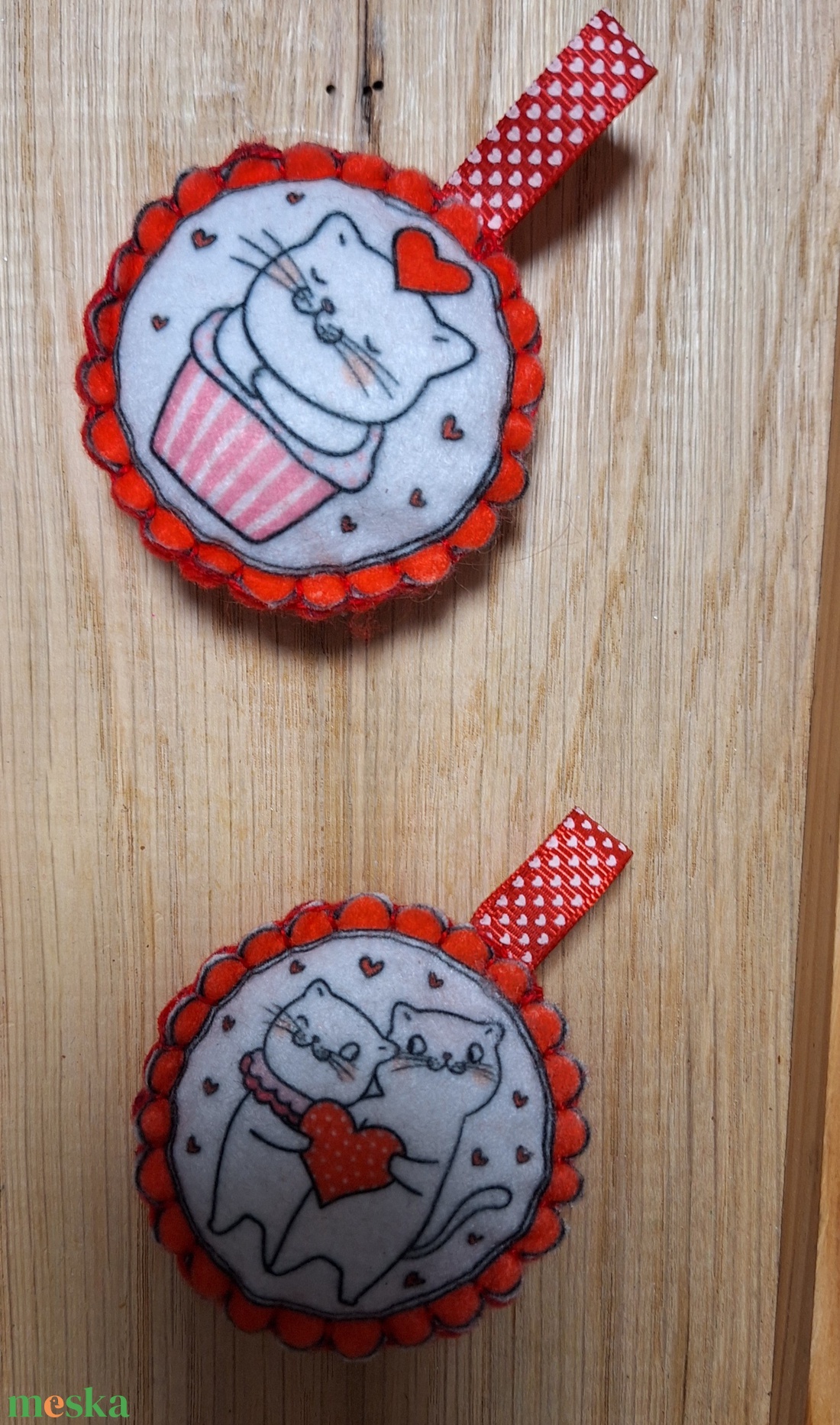 Filc szerelmes cicák kulcstartó , táskadísz, függődísz - táska & tok - kulcstartó & táskadísz - kulcstartó - Meska.hu