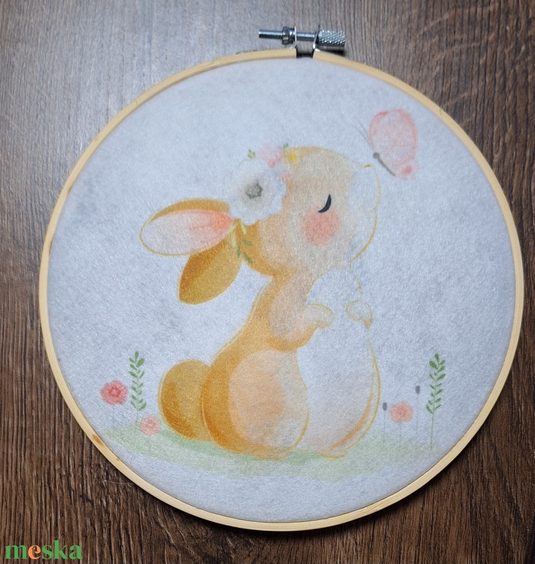Húsvéti nyuszi mintás filc fali kép fali dísz hímzőkeretben - otthon & életmód - dekoráció - fali és függő dekoráció - falra akasztható dekor - Meska.hu
