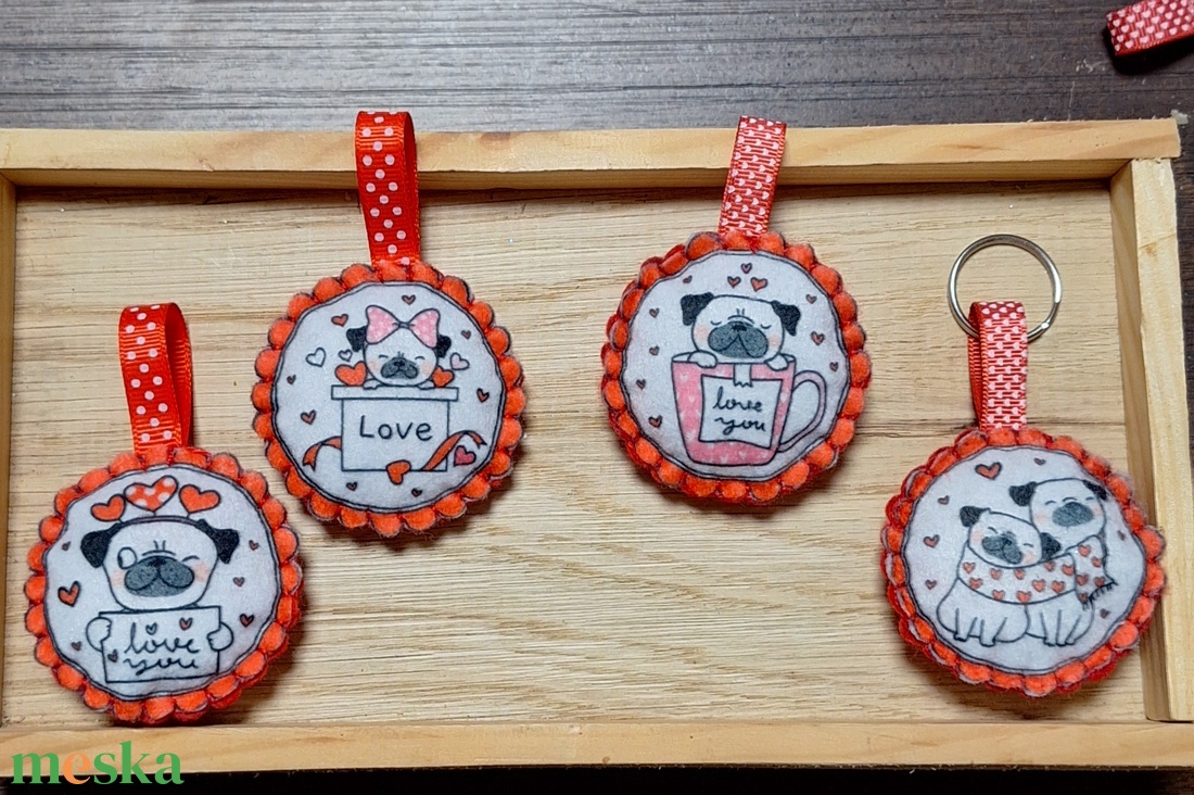 Filc szerelmes kutyák kulcstartó, táskadísz, függődísz - táska & tok - kulcstartó & táskadísz - kulcstartó - Meska.hu