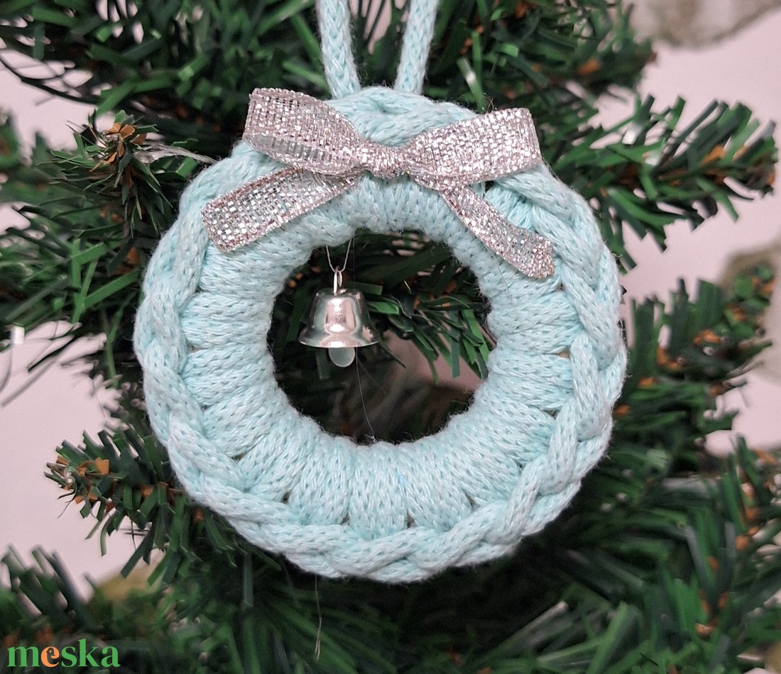 Horgolt karácsonyi  díszek  - karácsony - karácsonyi lakásdekoráció - karácsonyfadíszek - Meska.hu