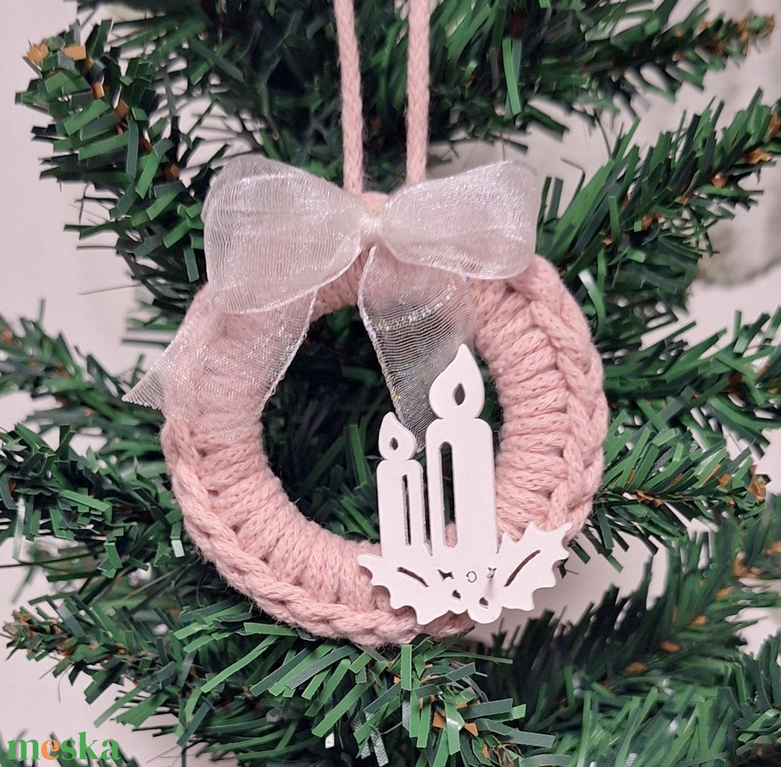 Horgolt karácsonyi  díszek  - karácsony - karácsonyi lakásdekoráció - karácsonyfadíszek - Meska.hu