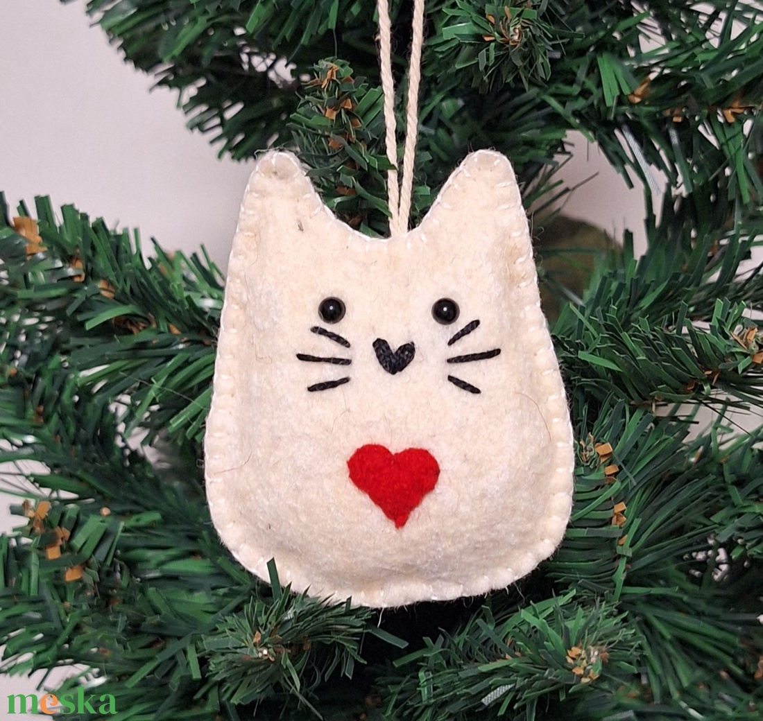 Gyapjú filc cica, macska - karácsony - karácsonyi lakásdekoráció - karácsonyfadíszek - Meska.hu