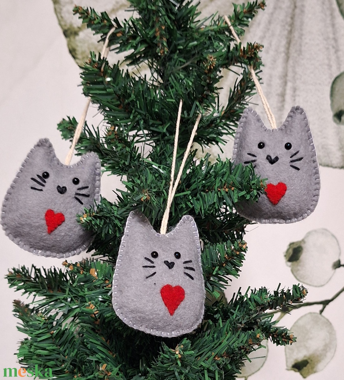 Gyapjú filc cica, macska - karácsony - karácsonyi lakásdekoráció - karácsonyfadíszek - Meska.hu
