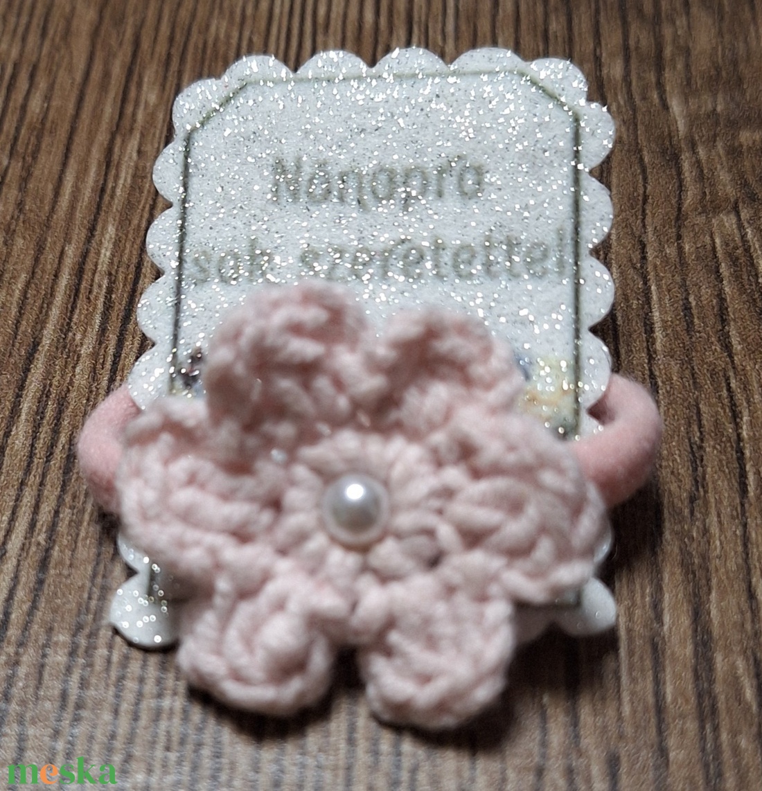 Hajgumi horgolt  virággal, masnival vagy pillangóval. - ruha & divat - hajdísz & hajcsat - hajgumi - Meska.hu