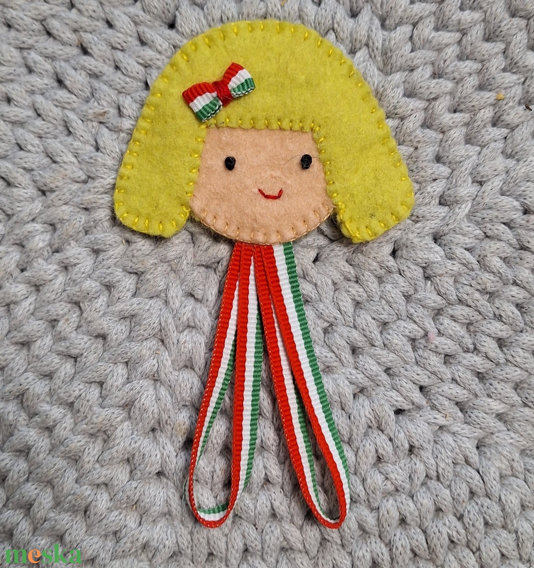 Filc gyapjúfilc kokárda, nemzetiszínű, lány. - ékszer - kitűző és bross - Meska.hu