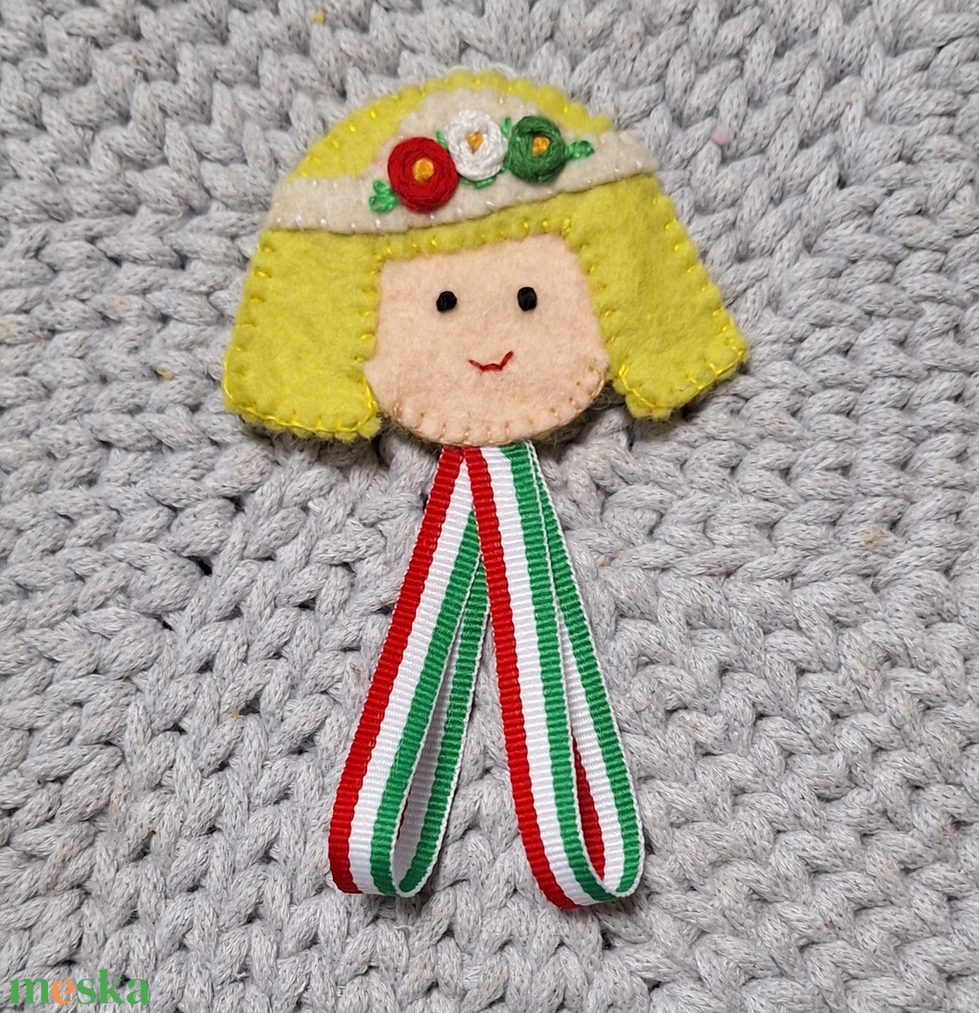 Filc gyapjúfilc kokárda, nemzetiszínű, lány. - ékszer - kitűző és bross - Meska.hu