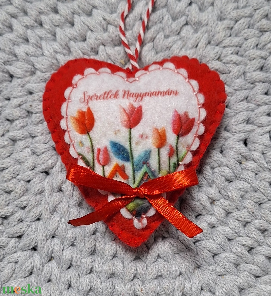 Anyák napi Szeretlek Nagymamám! felirattal filc szív, szivek. - otthon & életmód - dekoráció - fali és függő dekoráció - függődísz - Meska.hu