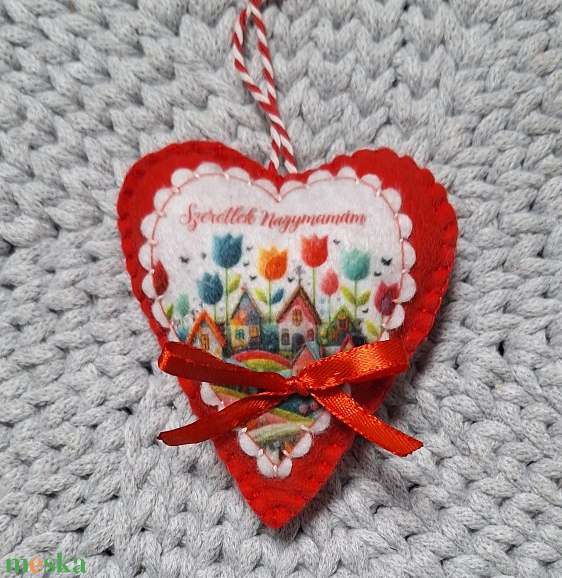 Anyák napi Szeretlek Nagymamám! felirattal filc szív, szivek. - otthon & életmód - dekoráció - fali és függő dekoráció - függődísz - Meska.hu