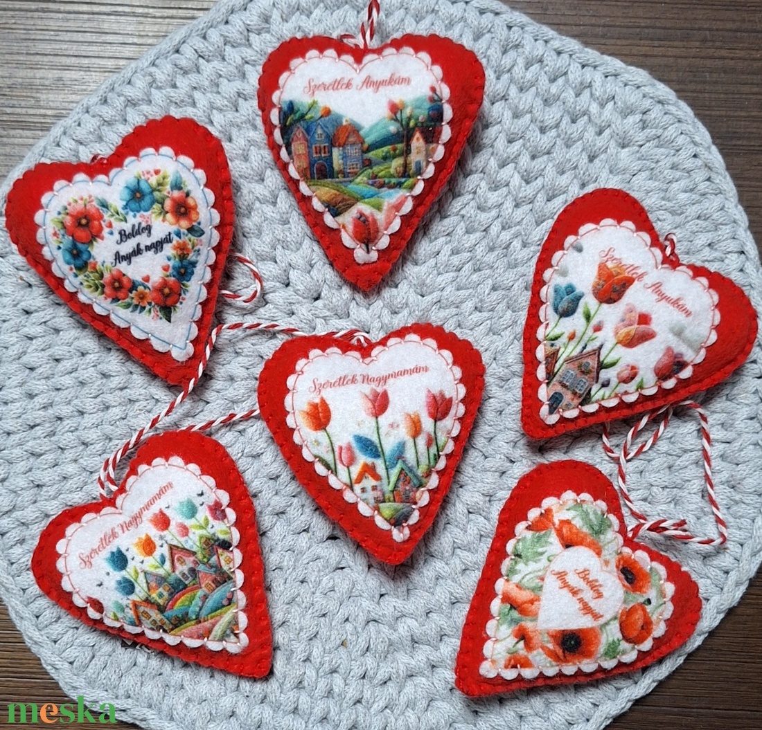 Anyák napi Szeretlek Anyukám! felirattal filc szív, szivek. - otthon & életmód - dekoráció - fali és függő dekoráció - függődísz - Meska.hu