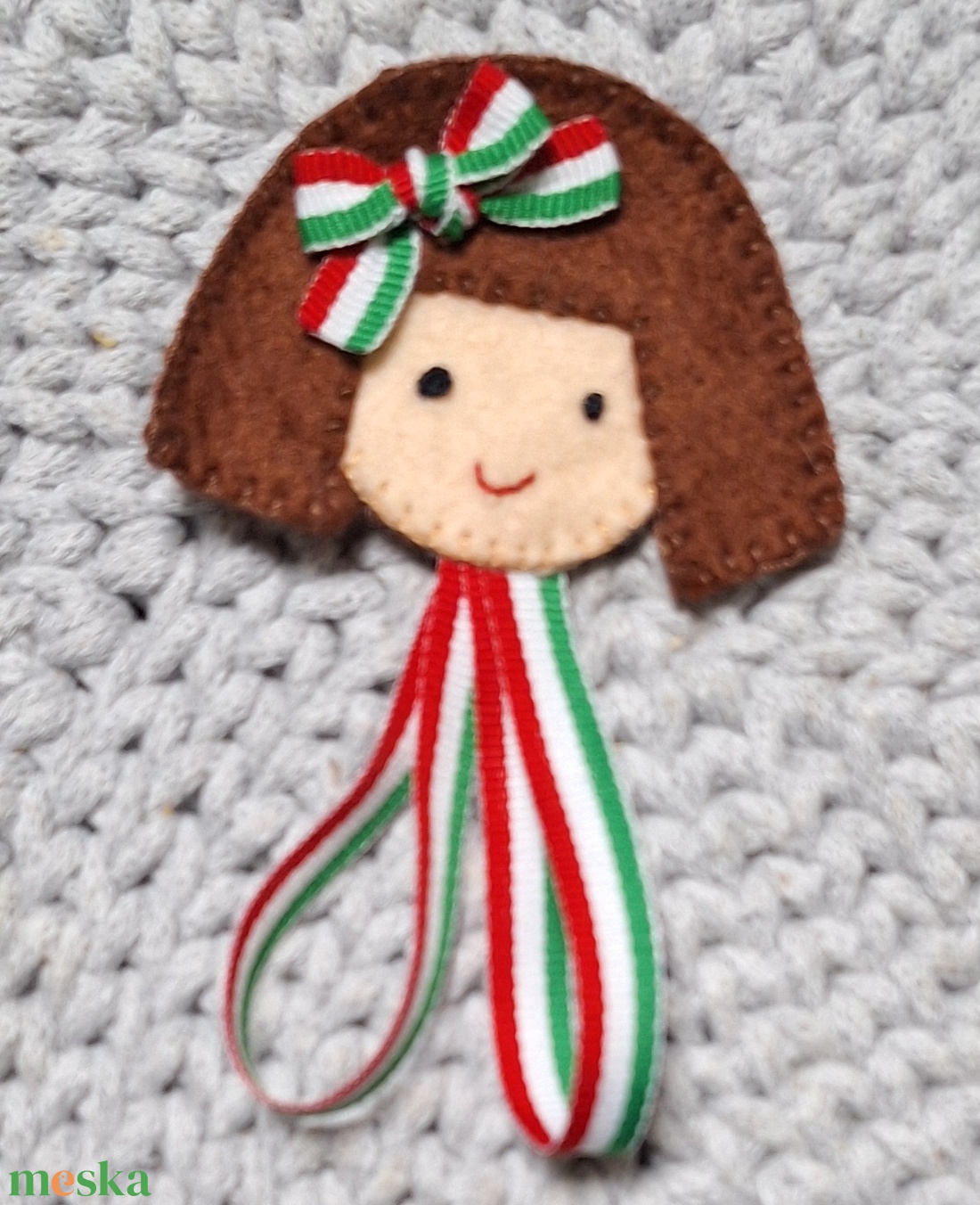 Filc gyapjúfilc kokárda, nemzetiszínű, lány. - ékszer - kitűző és bross - Meska.hu