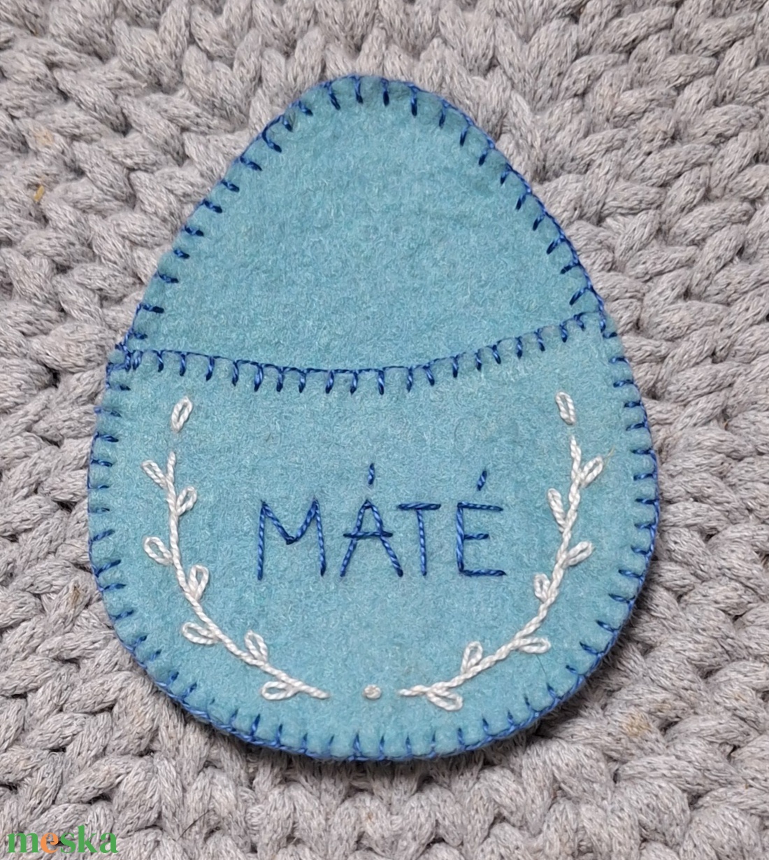 Névreszóló hímzett gyapjú filc húsvéti tojás pénzátadó, csokiátadó - ünnepi díszek, dekorációk - húsvéti díszek és dekorációk - húsvéti pénzátadó - Meska.hu