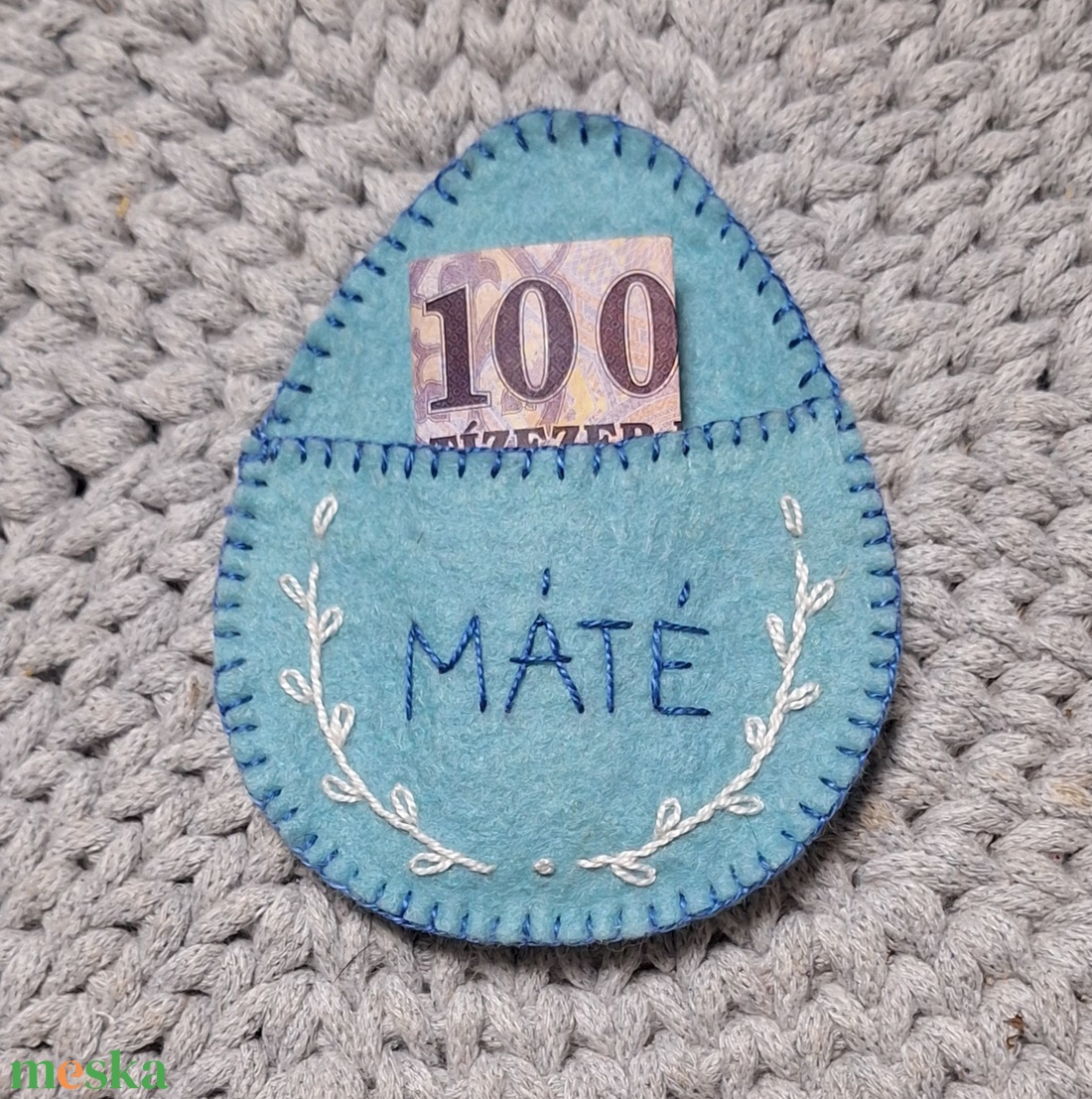 Névreszóló hímzett gyapjú filc húsvéti tojás pénzátadó, csokiátadó - ünnepi díszek, dekorációk - húsvéti díszek és dekorációk - húsvéti pénzátadó - Meska.hu