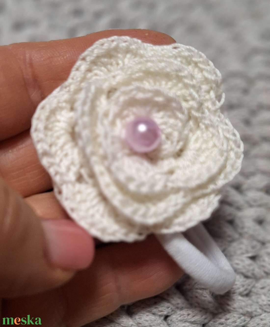 Hajgumi horgolt  rózsával, virággal, masnival vagy pillangóval. - ruha & divat - hajdísz & hajcsat - hajgumi - Meska.hu