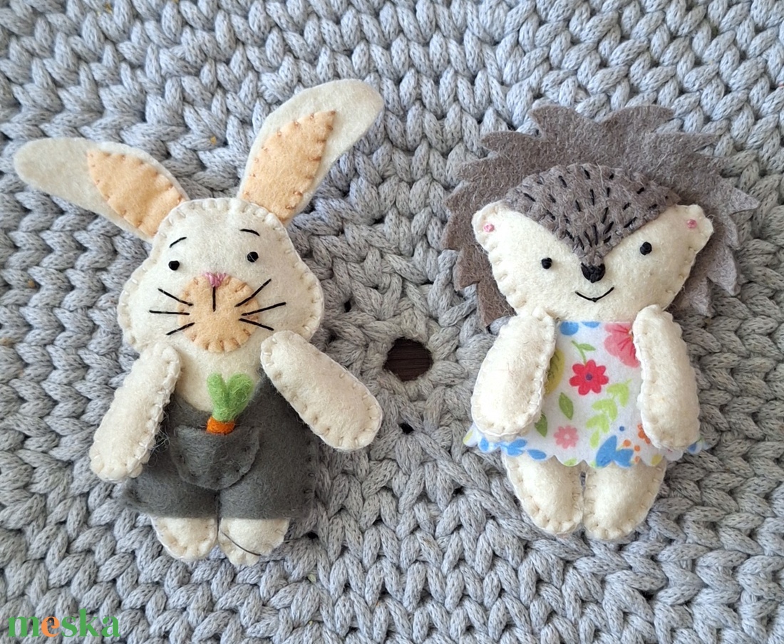 Gyapjúfilc nyuszi fiú, sün lány - ünnepi díszek, dekorációk - húsvéti díszek és dekorációk - húsvéti tojásfadíszek - Meska.hu