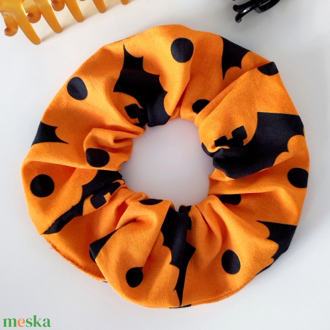 Denevéres őszi Halloween scrunchie hajgumi - M-es - ruha & divat - hajdísz & hajcsat - hajgumi - Meska.hu Denevéres őszi Halloween scrunchie hajgumi - M-es - ruha & divat - hajdísz & hajcsat - hajgumi - Meska.hu
