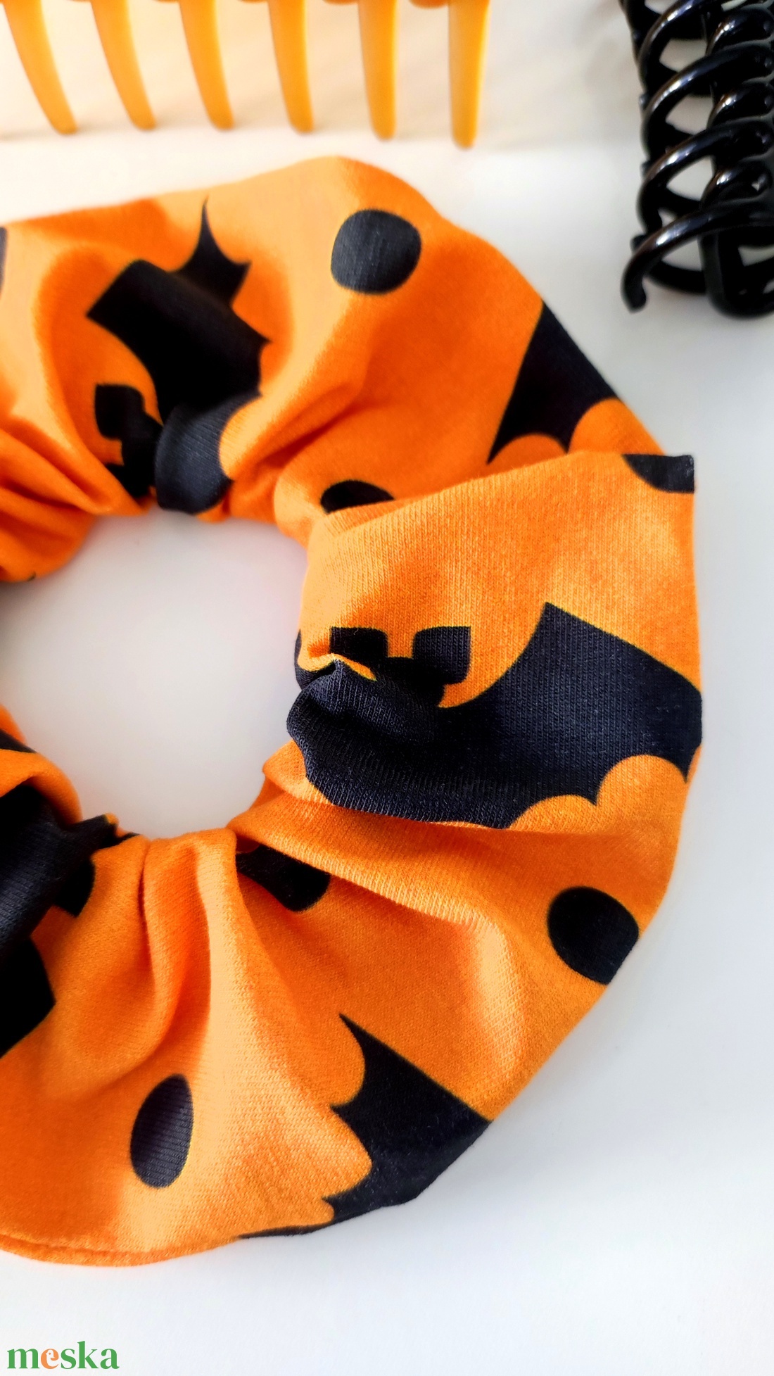 Denevéres őszi Halloween scrunchie hajgumi - M-es - ruha & divat - hajdísz & hajcsat - hajgumi - Meska.hu Denevéres őszi Halloween scrunchie hajgumi - M-es - ruha & divat - hajdísz & hajcsat - hajgumi - Meska.hu