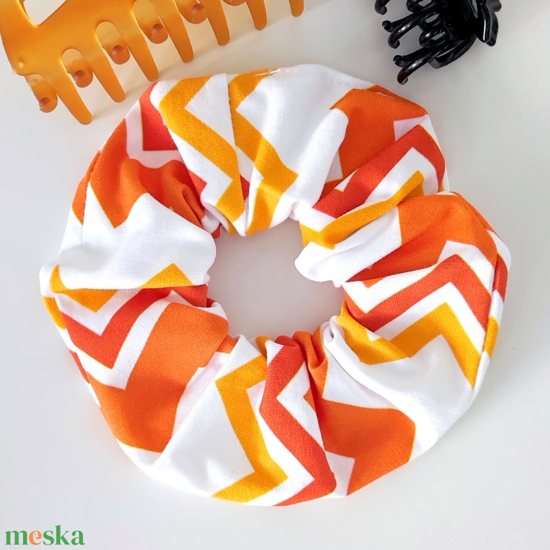 Őszi csíkos narancs Halloween scrunchie hajgumi - M-es - ruha & divat - hajdísz & hajcsat - hajgumi - Meska.hu Őszi csíkos narancs Halloween scrunchie hajgumi - M-es - ruha & divat - hajdísz & hajcsat - hajgumi - Meska.hu