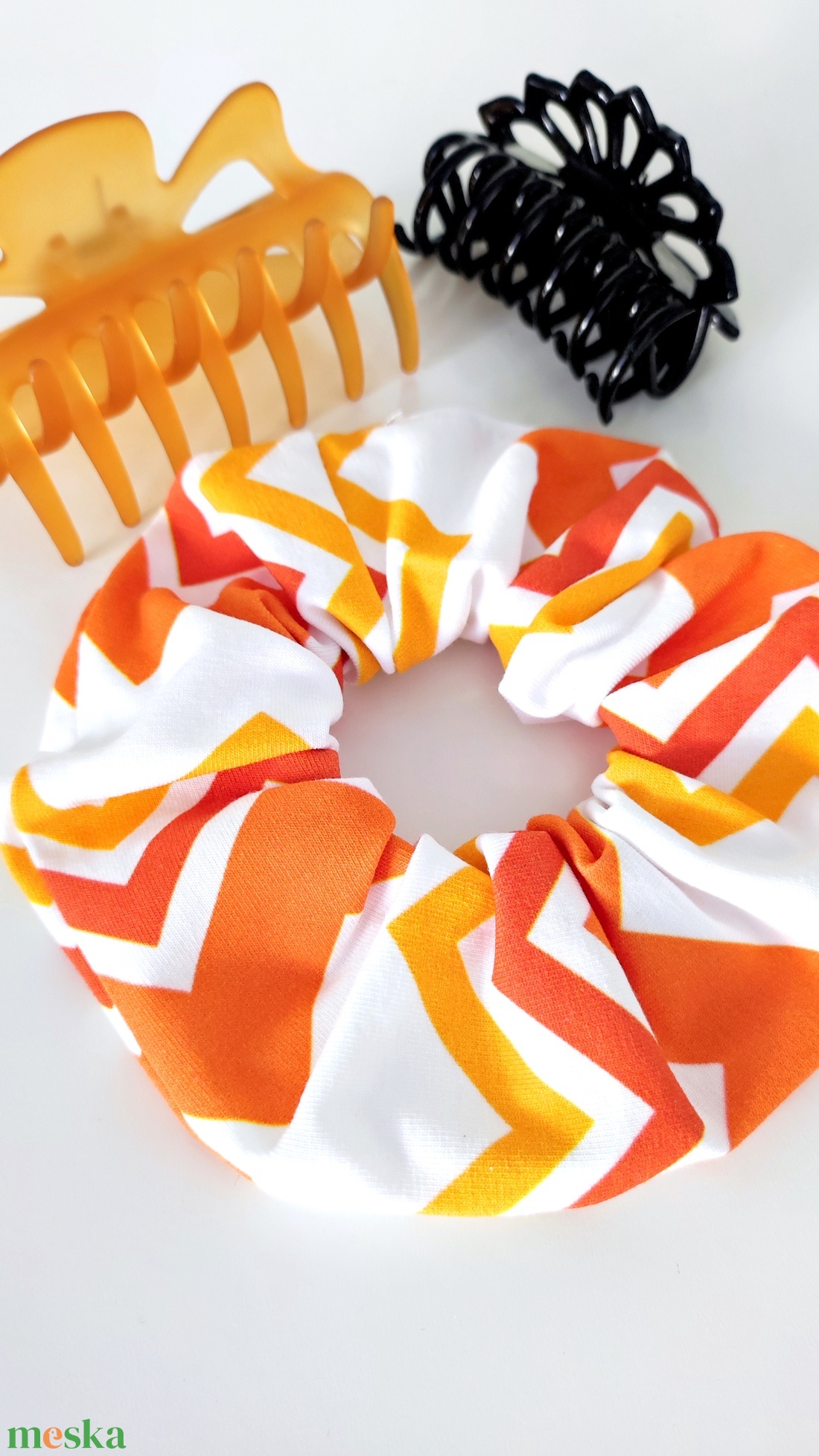 Őszi csíkos narancs Halloween scrunchie hajgumi - M-es - ruha & divat - hajdísz & hajcsat - hajgumi - Meska.hu Őszi csíkos narancs Halloween scrunchie hajgumi - M-es - ruha & divat - hajdísz & hajcsat - hajgumi - Meska.hu