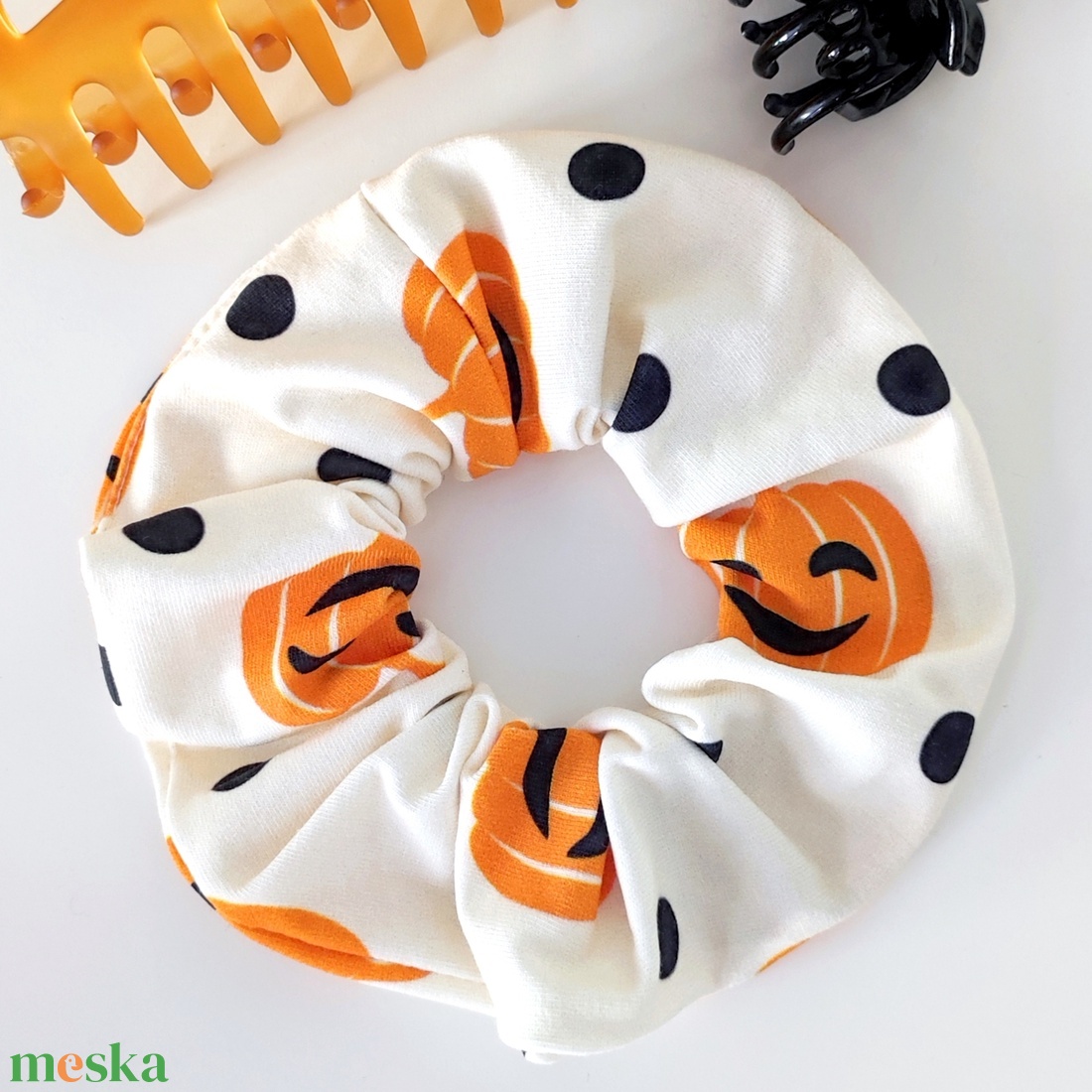 Őszi tökös narancs Halloween scrunchie hajgumi - M-es - ruha & divat - hajdísz & hajcsat - hajgumi - Meska.hu Őszi tökös narancs Halloween scrunchie hajgumi - M-es - ruha & divat - hajdísz & hajcsat - hajgumi - Meska.hu