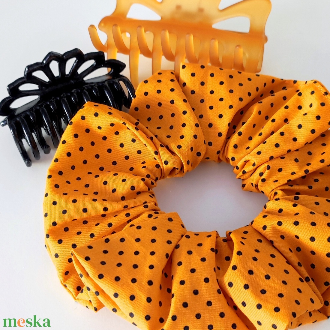 Narancs pöttyös őszi vagy Halloween scrunchie hajgumi - M-es - ruha & divat - hajdísz & hajcsat - hajgumi - Meska.hu Narancs pöttyös őszi vagy Halloween scrunchie hajgumi - M-es - ruha & divat - hajdísz & hajcsat - hajgumi - Meska.hu