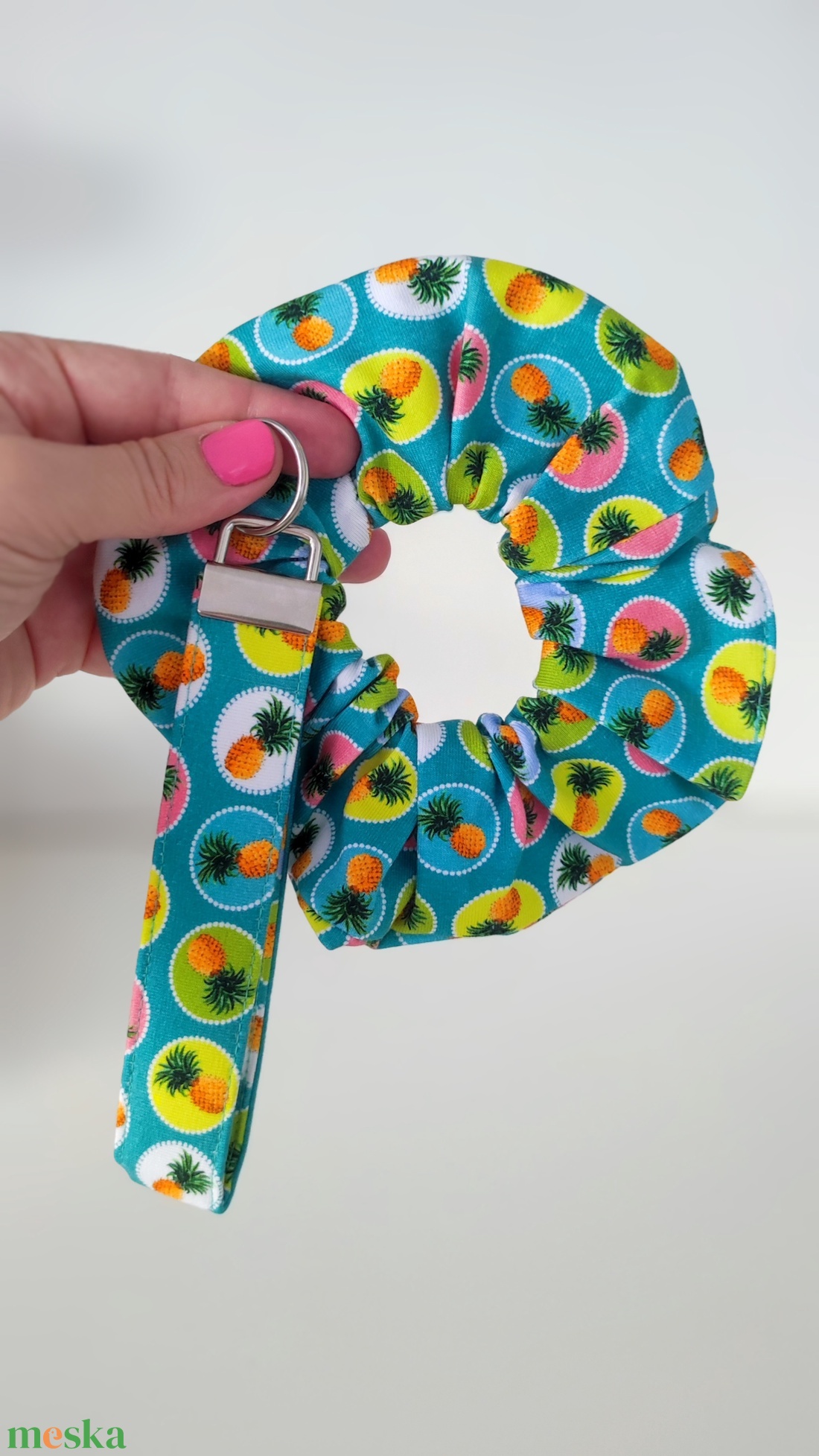Ananászos kulcstartó és scrunchie hajgumi párban - M-es - ruha & divat - hajdísz & hajcsat - hajgumi - Meska.hu Ananászos kulcstartó és scrunchie hajgumi párban - M-es - ruha & divat - hajdísz & hajcsat - hajgumi - Meska.hu