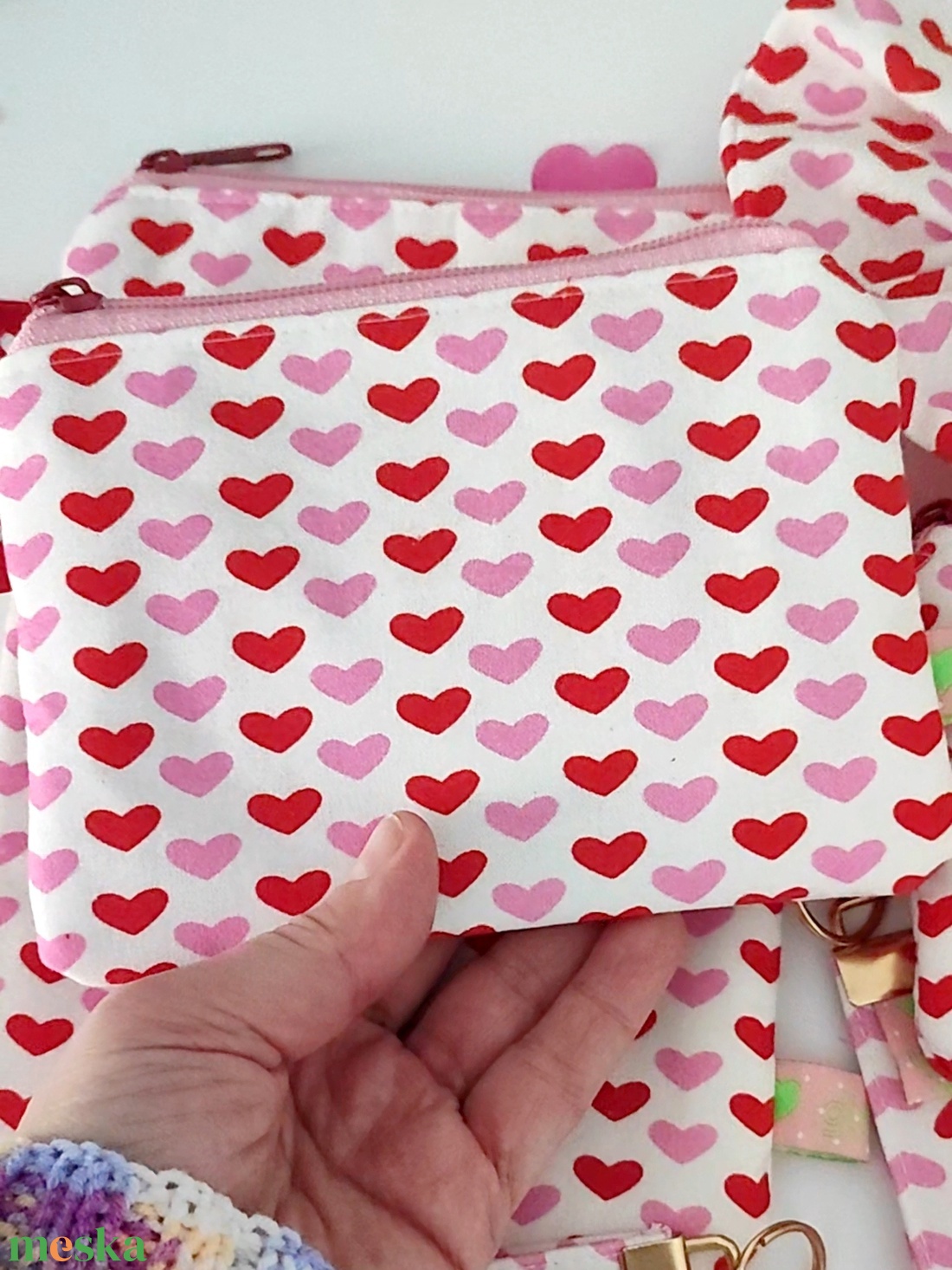 Romantikus csajos Valentin ajándékcsomag - Anyák napi ajándék válogatás szív mintás - táska & tok - neszesszer - Meska.hu